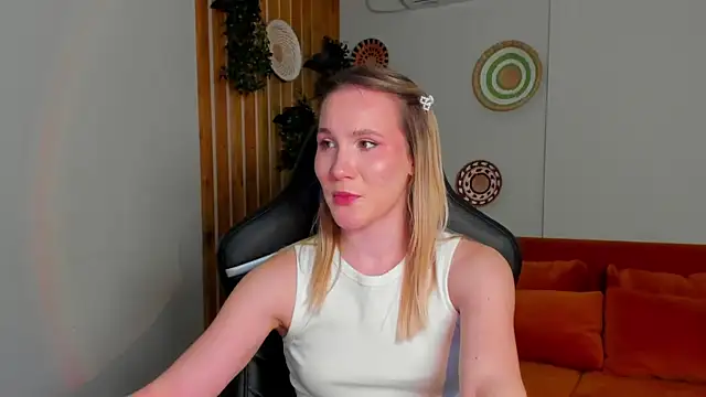 ElaraVoltageのライブXXXチャット