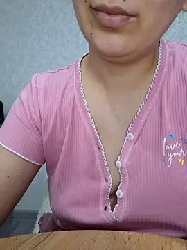 Emi_hot1n Live XXX chat