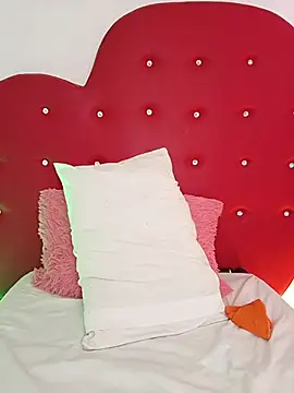 nicolette_rock: онлайн-секс-чат