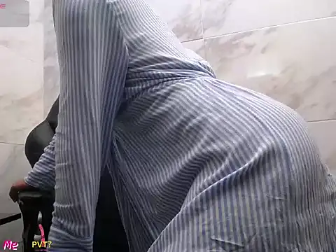 Chat XXX en directo de kyra_jeet