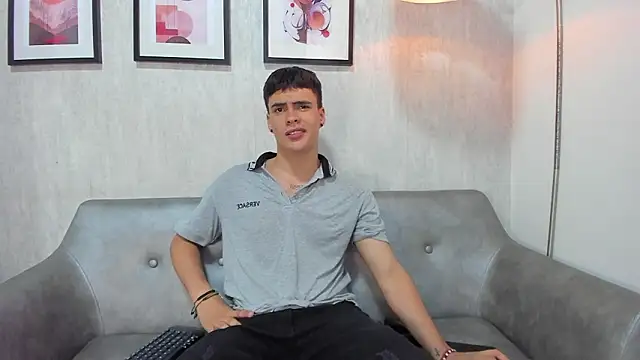 دردشة BenitoSaenz الجنسية المباشرة