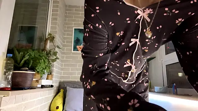 LaraDraggoo: διαδικτυακό σόου στην κάμερα