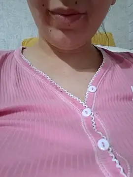 Emi_hot1 Live XXX-Chat