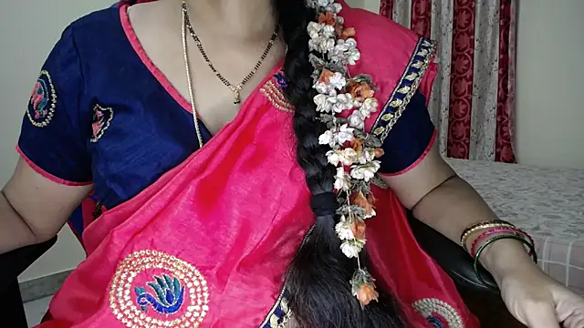 Sexy_HouseWifee webcam show