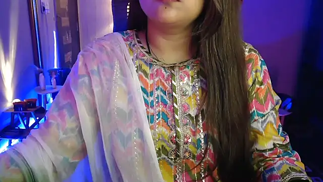 Mitikaa Adlı Modelin Canlı XXX Sohbeti