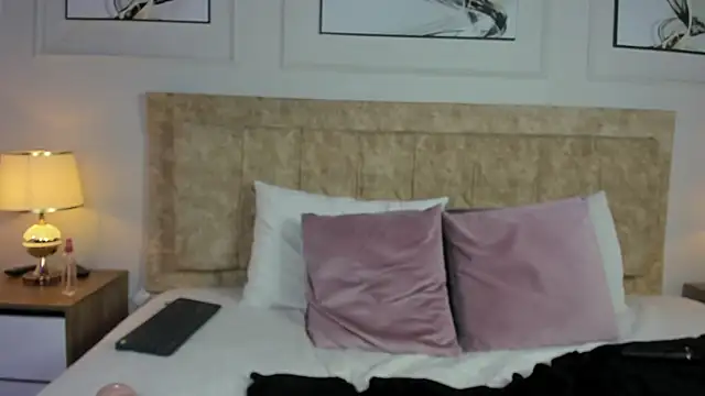 zoe_moon__ Adlı Modelin Canlı XXX Sohbeti