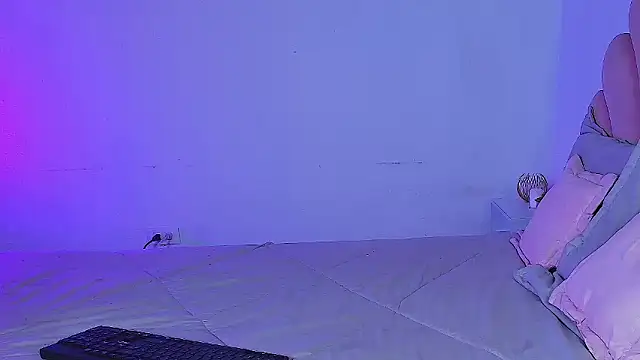 Chat XXX en directo de MiaColucci18