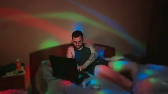 The_Oggy Chat XXX in diretta