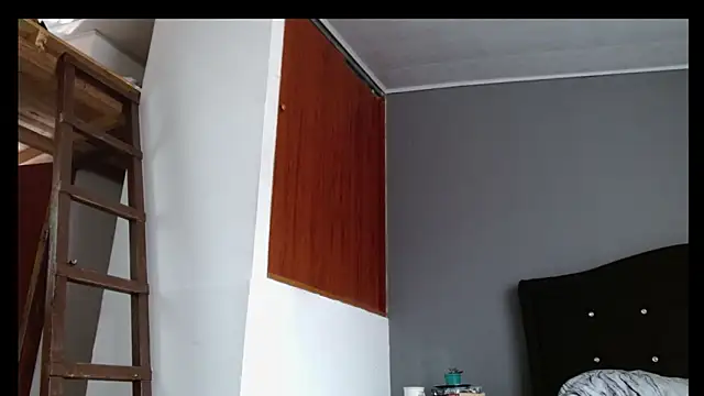 Emilia_1995 Live XXX Chat