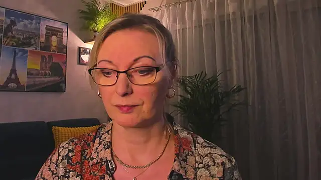 vanessa_chat Show in webcam