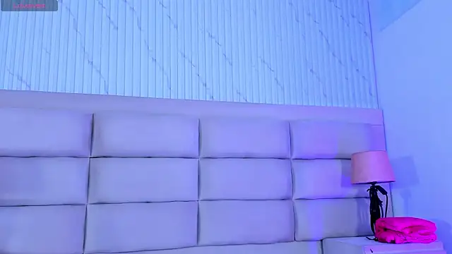 Онлайн чат XXX CarolineFyre