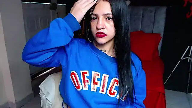 Violettasquirt élő XXX-chatje