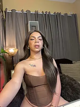 Nyxie_luxx: διαδικτυακό σόου στην κάμερα