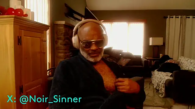 Show modela sinnernoir na web-kameri