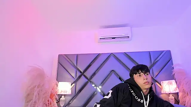 Milan_LewisSのライブXXXチャット