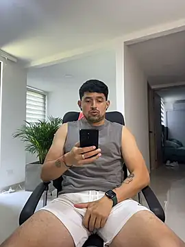 TroyeSavageのライブXXXチャット