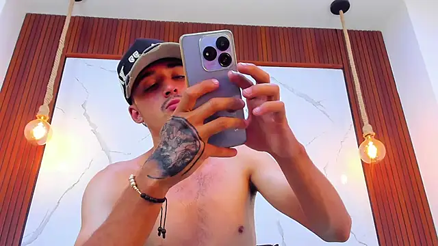 Hadrian_TorresのライブXXXチャット