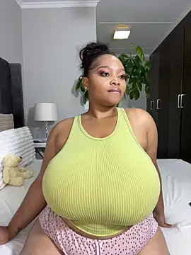 YummyEbonyTits Show in webcam