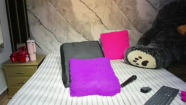 Chat +18 de Niyirey1 ao vivo