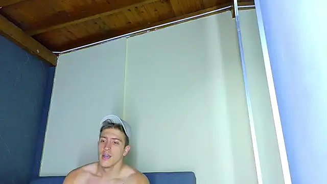 ALANNFERRER: διαδικτυακό σόου στην κάμερα