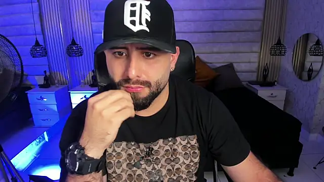 jhon_bear03: онлай н-секс-чат