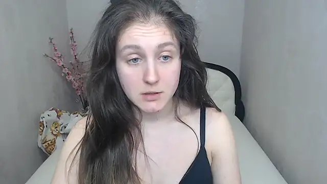 Holliy_Cooper Adlı Modelin Canlı XXX Sohbeti