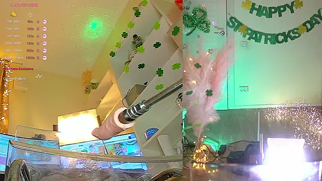 XXX chat uživo modela Ur_lil_bb