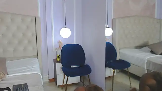 XXX chat uživo modela LiaTrainor