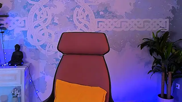 LilaMaharani: διαδικτυακό σόου στην κάμερα