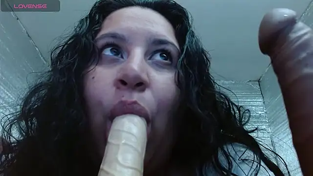 แชท XXX สดของ EMILY-NESSA