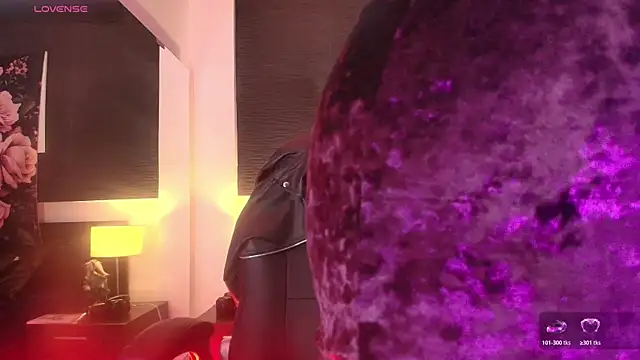 EvaaFoxxy1 Live XXX Chat