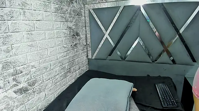 Chat +18 de Valentinaa_Lenoxxx ao vivo