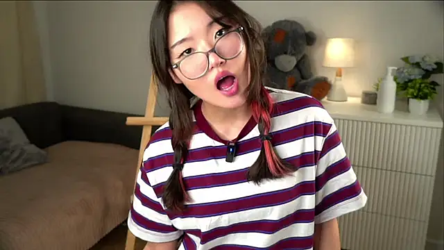 NelleMihalko: διαδικτυακό σόου στην κάμερα