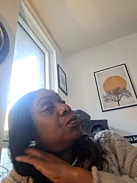 Ebony-SultryX Adlı Modelin Canlı XXX Sohbeti