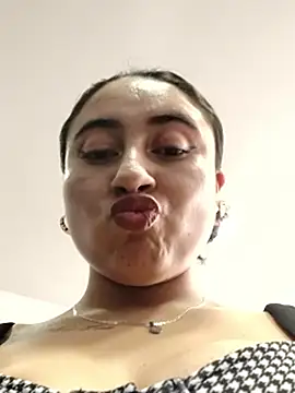 _Sarah-Office1のライブXXXチャット