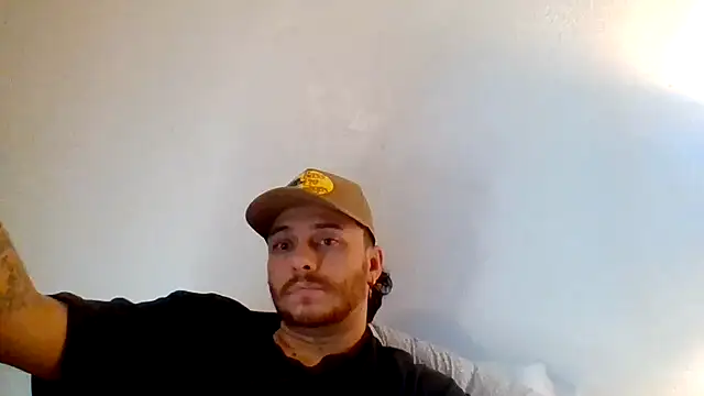 TallHungandCloudy69's Live XXX Chat