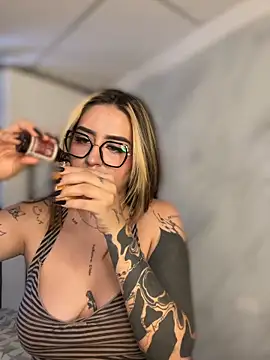 CarolQueen1_のライブXXXチャット