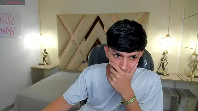 Вебкам-шоу AdrianFranko