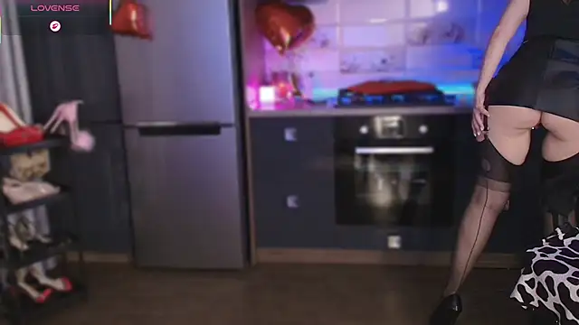 emlana live XXX chat