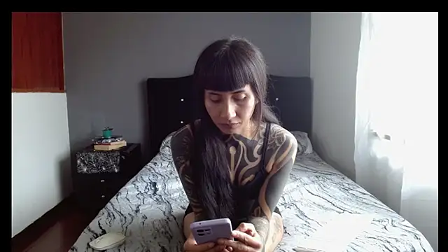 Emilia_1995 即時 XXX 聊天