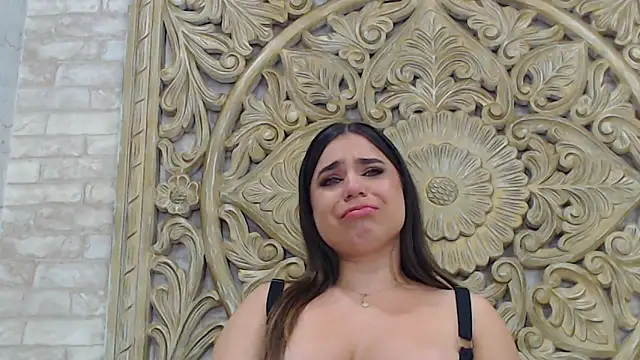 ThaniaJones: онлайн-секс-чат