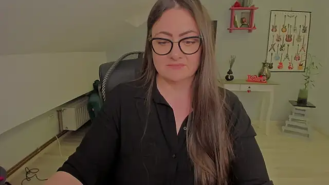 XXX chat uživo modela MistressDarrah