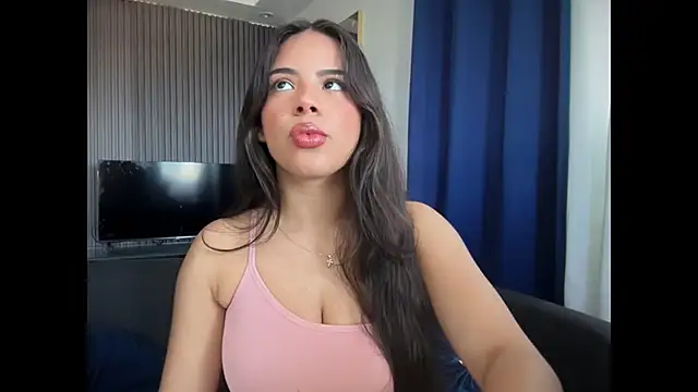 GoldenMia's Live XXX Chat