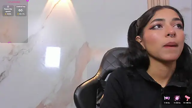 Chat +18 de Aron_and_molly ao vivo