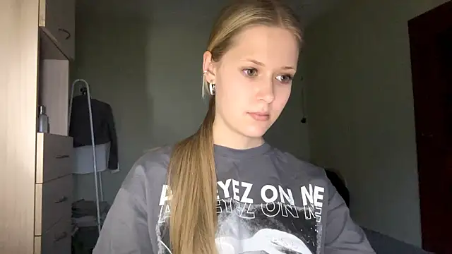 ZaidaSchwarten's Live XXX Chat