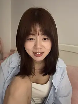 Nana-3 Show in webcam
