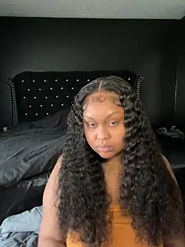 Show modela tipheragain na web-kameri