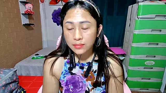 Ugly-Filipina's Live XXX Chat