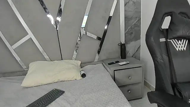 Онлайн чат XXX honeyhtx