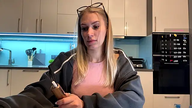 SoftnessMila Live XXX-Chat